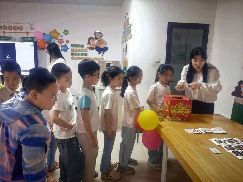 墨香寄寸草 春晖满社区——团山社区联合慧字社开展母亲节主题活动.docx