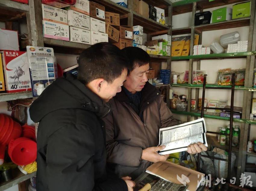 郧阳区安阳镇：抢抓农时精管理 护航麦油迎丰收.docx