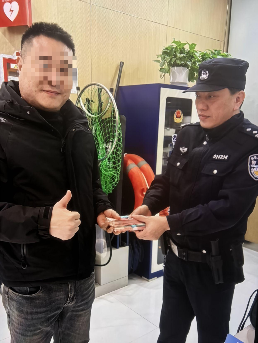 20260220 三万元现金失而复得，游客点赞江岸公安“春节不打烊” .doc