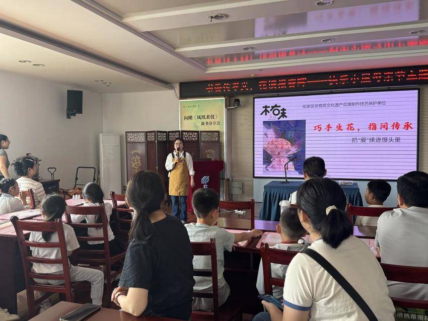 宜昌市图书馆快乐小屋母亲节主题悦读会报道.docx