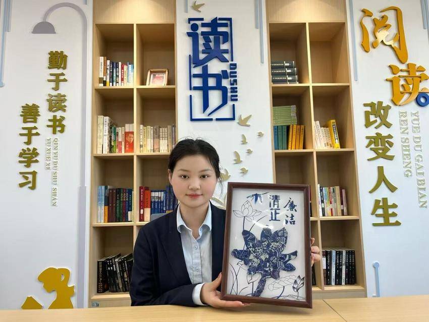 湖北交投京珠公司孝汉应党支部：瓷片拼“莲”韵 匠心颂清廉(2)(2).docx