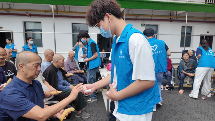 首个民族团结进步宣传周·月满中秋暖桑榆 食养敬老传温情——“小经星”志愿服务队赴九久敬老院开展志愿服务活动.docx