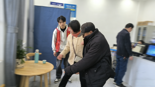 湖北文理学院理工学院:三月春风暖人心 雷锋精神伴我行.docx