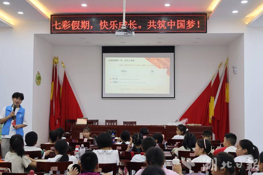 经纬织就千年韵:武纺支教团纺织科普续新篇,探秘土家织锦西兰卡普(1).docx