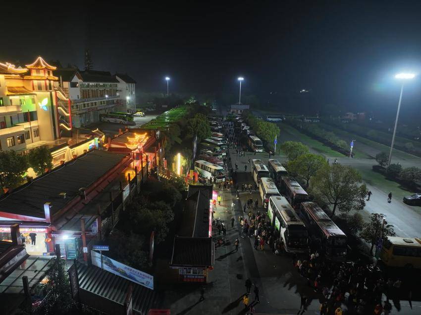 3_5000人！武当山迎来2026年首批特大祈福游团队(1)(1).docx