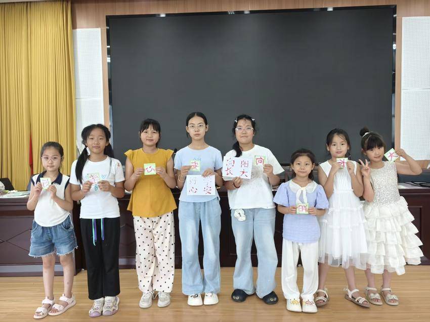 千年活字印刷“邂逅”孝感乡村：这群大学生带着娃娃们用泥巴印出“百福”和“阳光”(1).docx