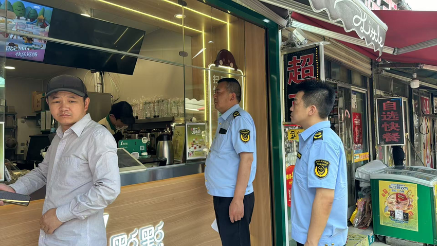 推进“明厨亮灶”全覆盖，点亮网络餐饮“阳光后厨”