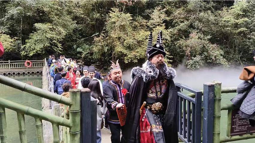 图为NPC土司老爷巡山