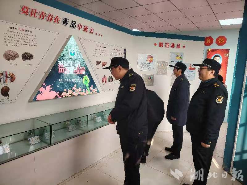 沉浸式禁毒学习  为执法工作筑牢安全墙.docx