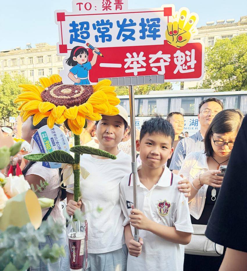 多图直击2026年天门高考暖心瞬间.docx