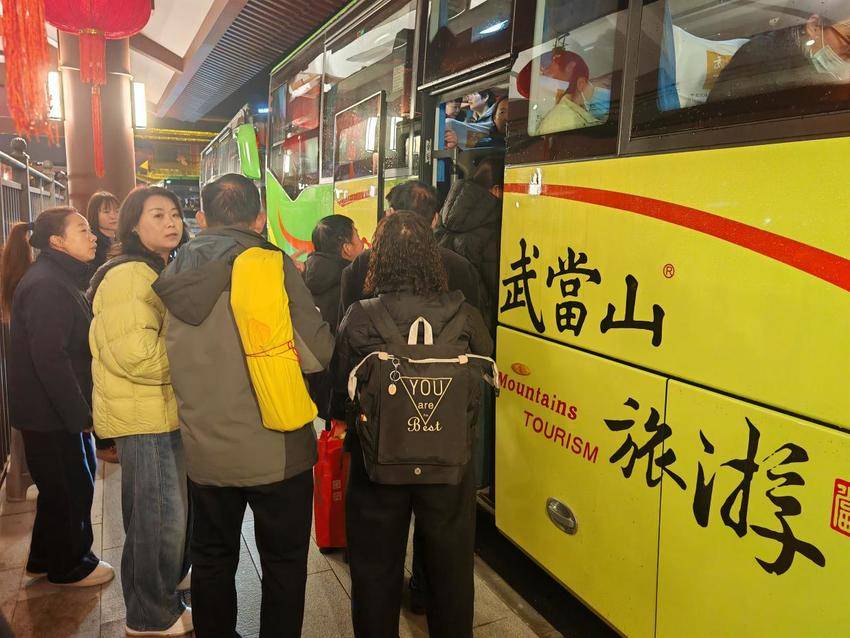 3_5000人！武当山迎来2026年首批特大祈福游团队(1)(1).docx