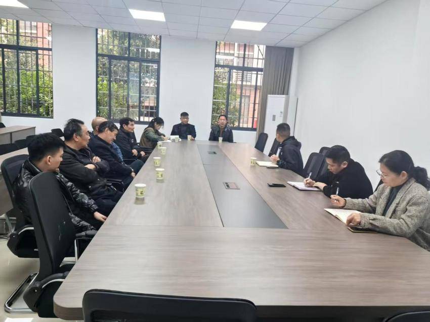 践行“枫桥经验”—大冶罗家桥街道：一条排水沟引八户邻里失和，多方联动化解十五年纠纷.docx