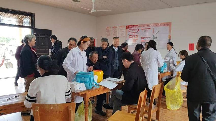 雁门口镇：送苗进村护银发 暖心接种防流感 .docx