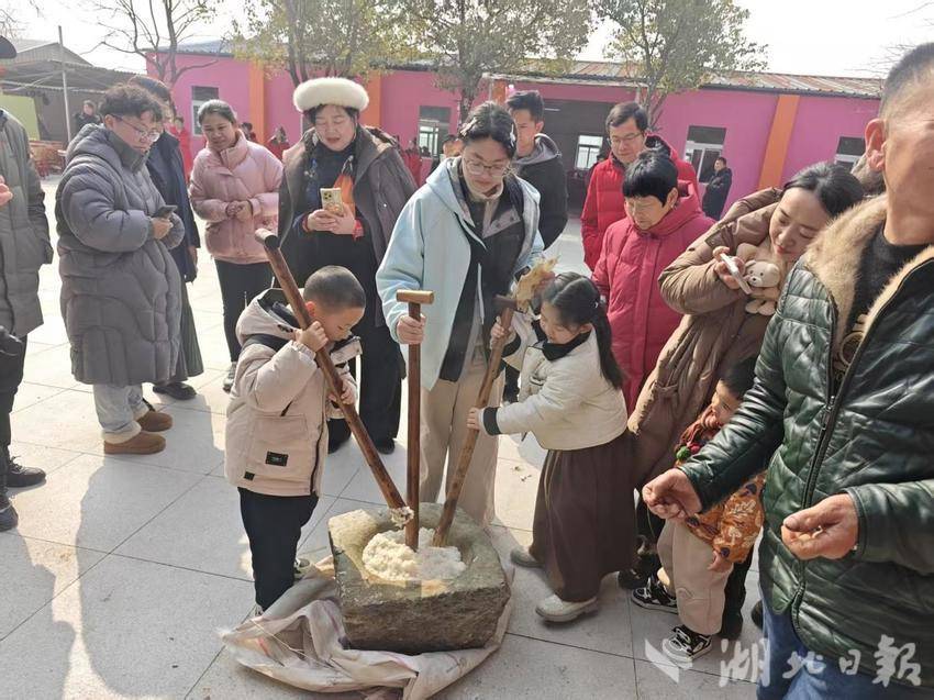 马年迎春聚乡情 民俗盛宴促振兴.docx