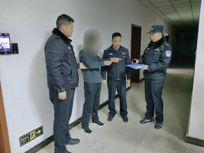 得胜派出所：破案神速保民安 赠旗致谢暖警心