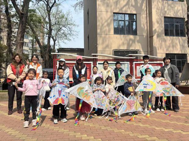 4.2梨花风起正清明，文明春风润红卫.docx