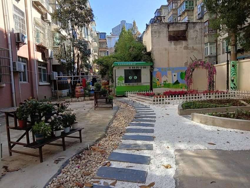 嘉景花园小区低碳共享花园。