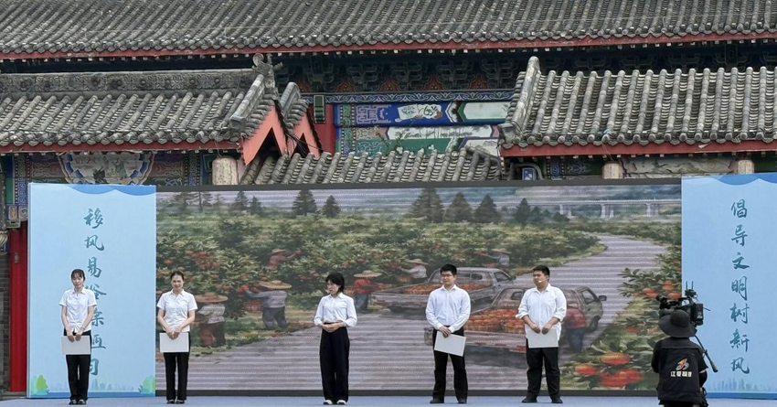 普及不动产政策，服务群众走进公园