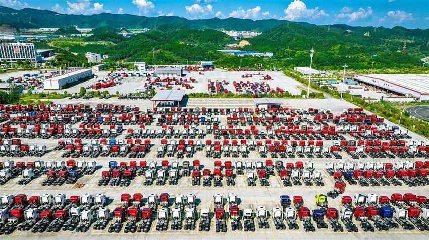 东风商用车整装待发