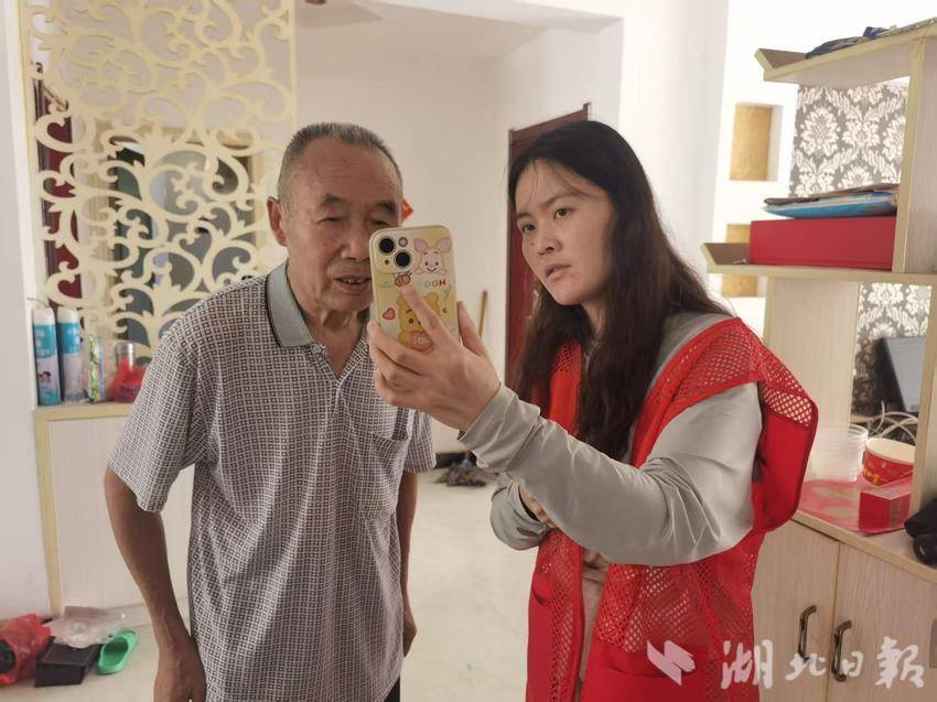 2026.6.10暖心上门办认证 便民服务暖桑榆——大湾社区开展养老资格上门认证便民服务.doc