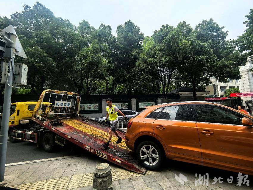 武昌中华路街道多部门联动为武昌实验中学考点考生打造暖心应考环境.docx