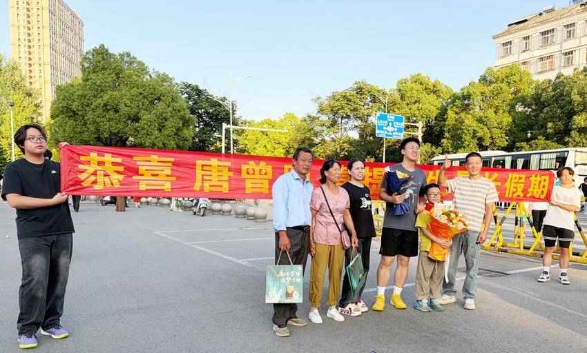 多图直击2026年天门高考暖心瞬间.docx