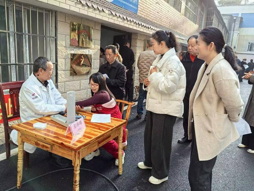 小东关社区联合慈铭体检中心开展免费体检 便民服务守护居民健康.docx