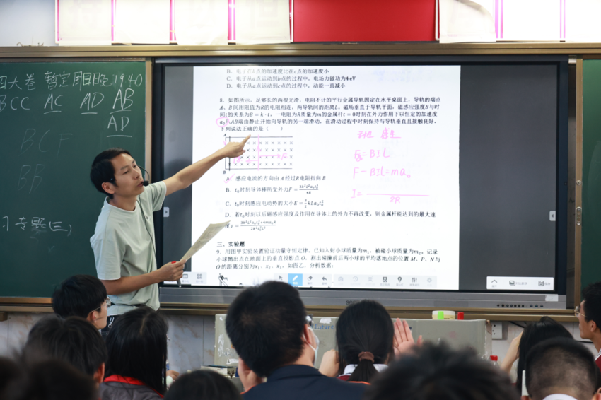 迎战高考无所惧，师生同心逐梦行.docx