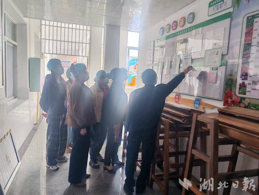 家校同心，共筑舌尖安全防线—— 杨叶镇团山小学食堂开放日圆满举行.docx