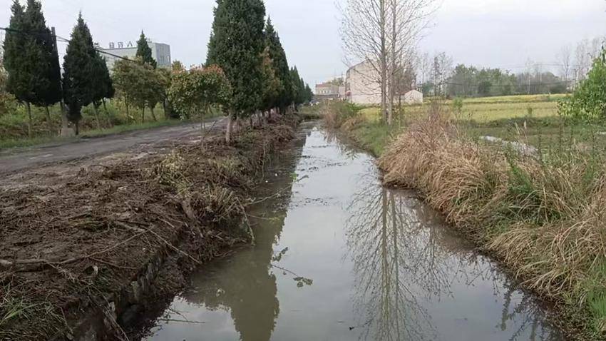 安陆经开区雷庵社区：清挖5.1公里水渠，畅水系保春耕.docx