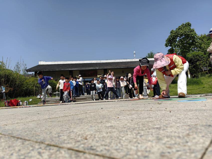 ��������ͯ��•����ͬ�ɳ�����ˮ��ʵ��չȫ���Ķ���ܣ�ͼ�ģ�.docx