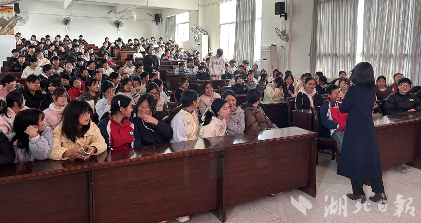 收心归位    奔赴未来—— 罗田县实验中学大河岸校区开展毕业季赋能讲座.docx