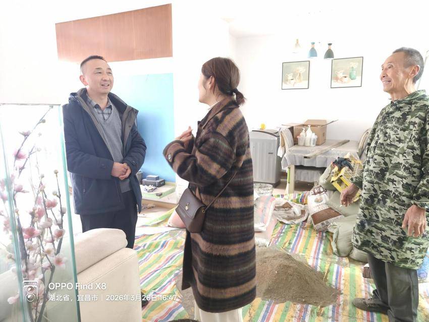 网格员巧解漏水矛盾.docx