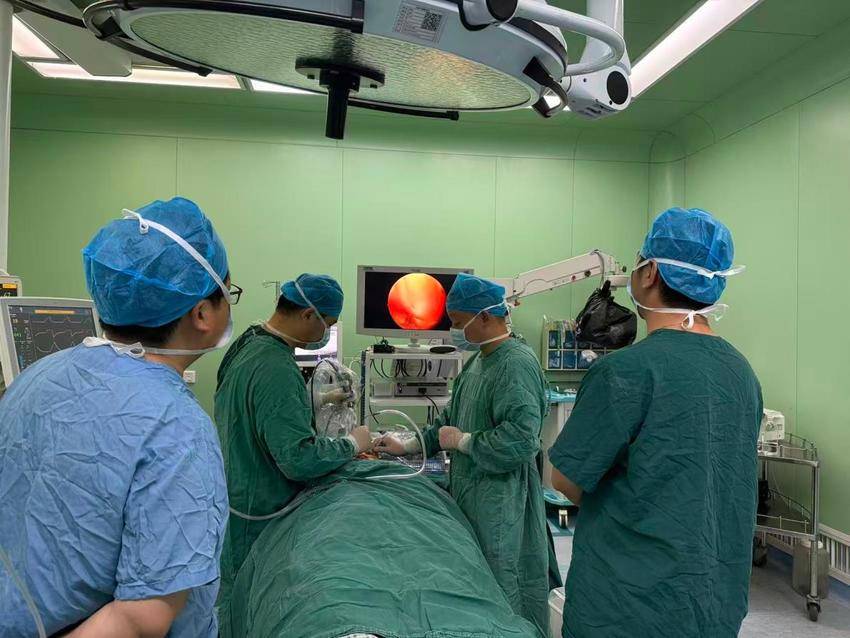 安陆市普爱医院眼科与耳鼻喉科联合完成全院首例鼻内镜下鼻腔泪囊吻合术(1).docx