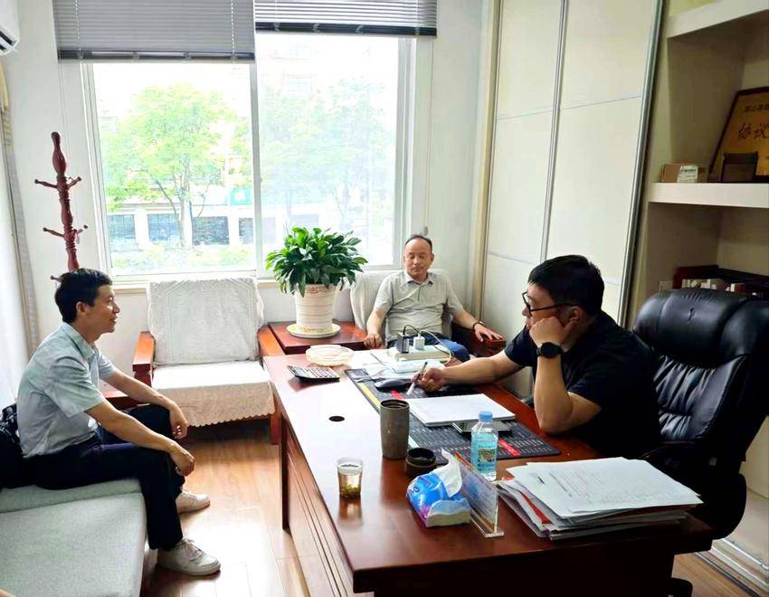县公共资源交易中心：走访企业助力发展.doc