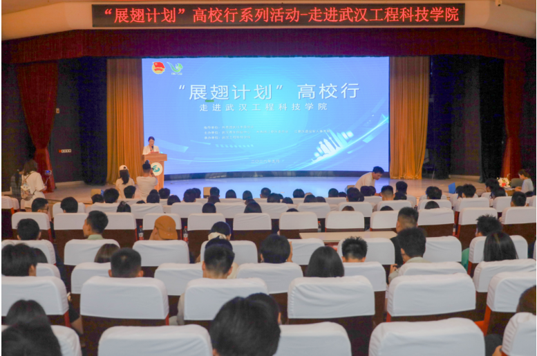 江夏助力退役大学生士兵“展翅飞翔”
