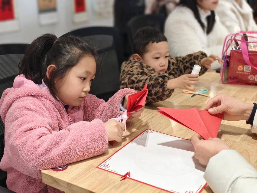 【新闻稿】“把爱带回家·暖心护航伴成长”——这个春节，葛店经开区的孩子和家长，把爱和年味一起带回家（终稿）.docx