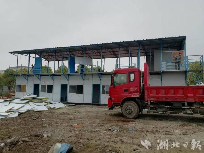 拆违除“乱点”长江新区“城管进社区”让胜美大街焕新颜(2).docx