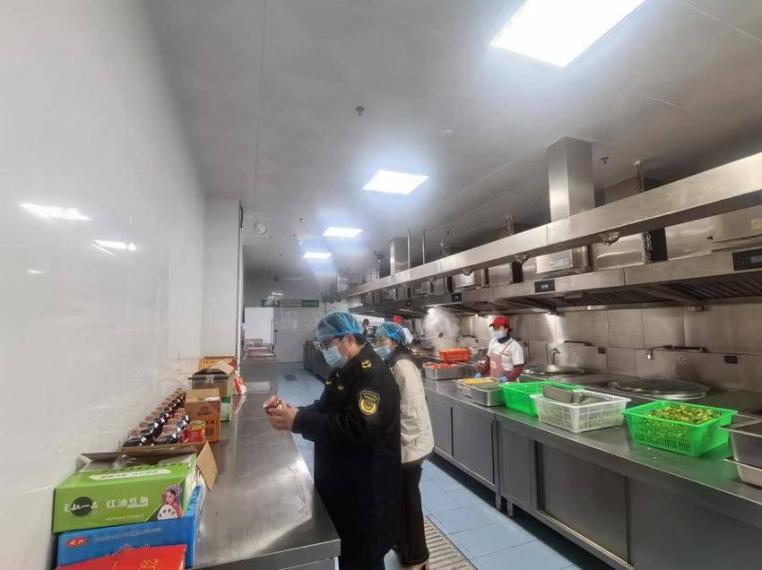 3.9-严查风险隐患 守护师生“盘中餐”.docx