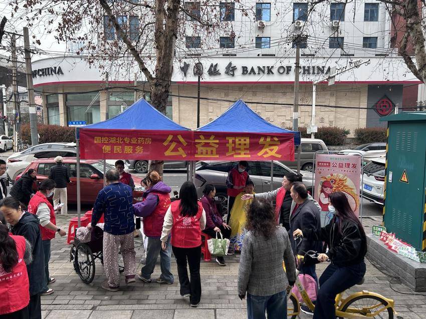 3.23“二月二龙抬头惠民理发好兆头”一安静社区联合国药公司开展公益理发活动.docx