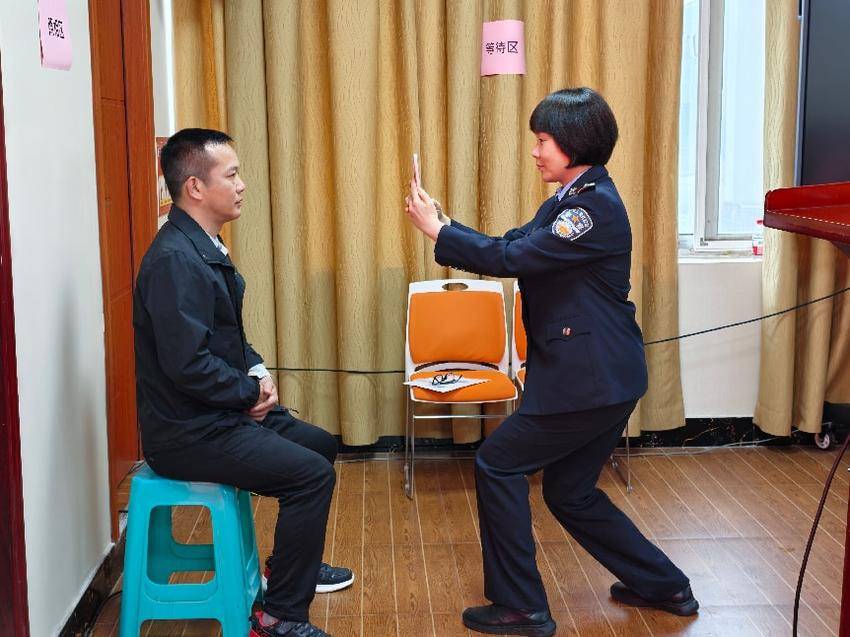 光谷公安“引证入园”助企便民优服务.docx