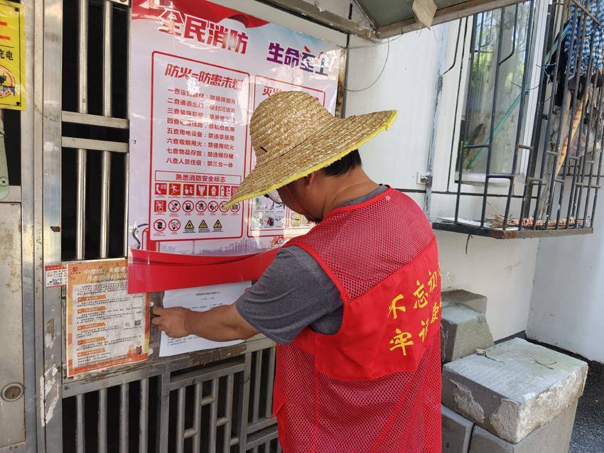 退役军人黄浩：默默坚守下的党员担当.doc