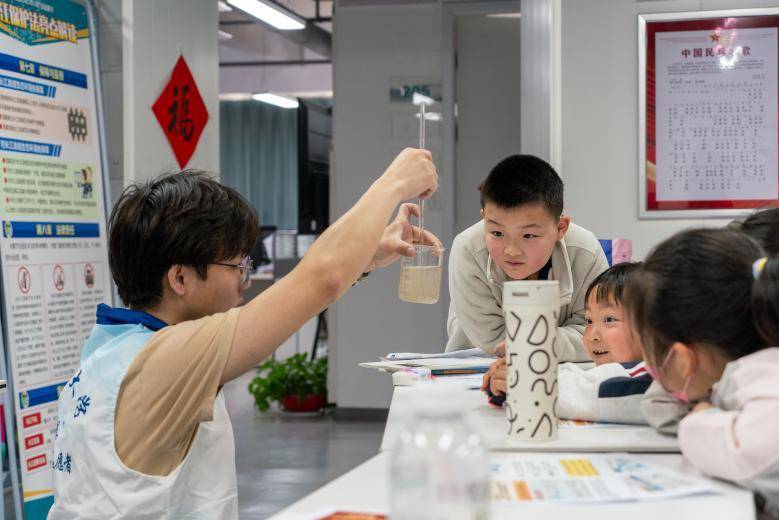 科普润心进社区 长江守护践使命(1).docx