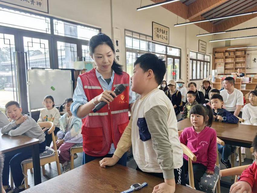 ��������ͯ��•����ͬ�ɳ�����ˮ��ʵ��չȫ���Ķ���ܣ�ͼ�ģ�.docx