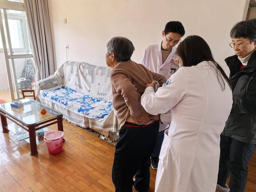 “医路相伴”入户诊疗志愿服务 暖心守护特殊老年群体健康.docx