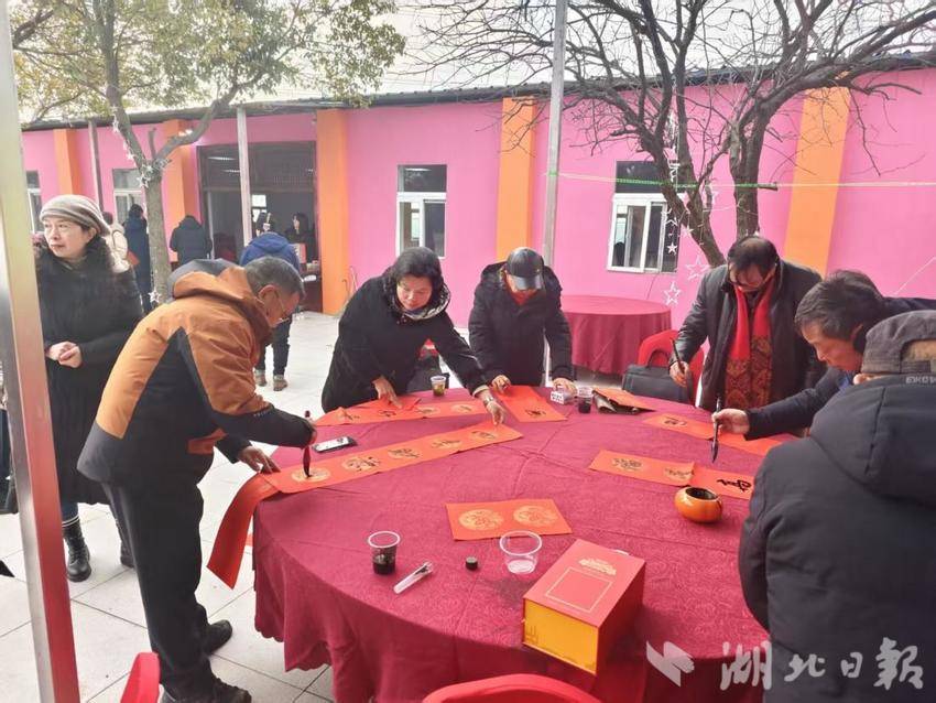 马年迎春聚乡情 民俗盛宴促振兴.docx