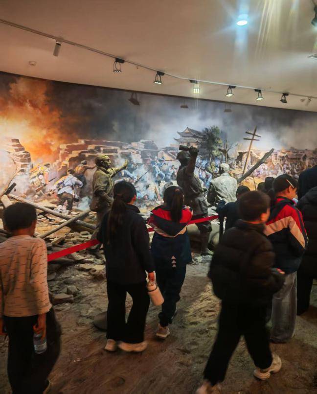 缅怀革命先烈 厚植爱国情怀——监利市龚场小学开展清明祭英烈活动（袁小肸）.docx