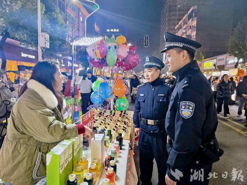 民警提醒商户防范安全隐患