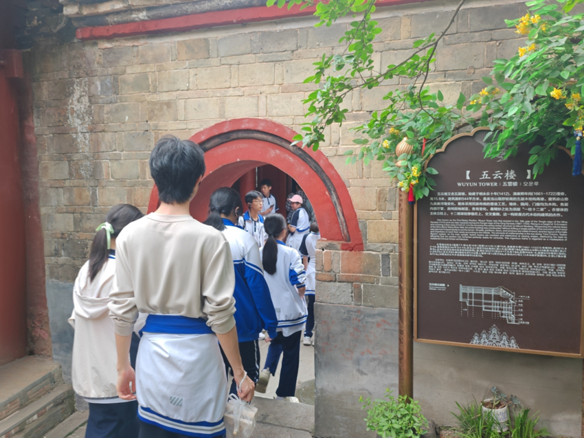 京堰研学再启程 武当山下思政课 —— 北京钱学森中学师生走进武当山开展研学实践(1)(1)(1)(1).docx