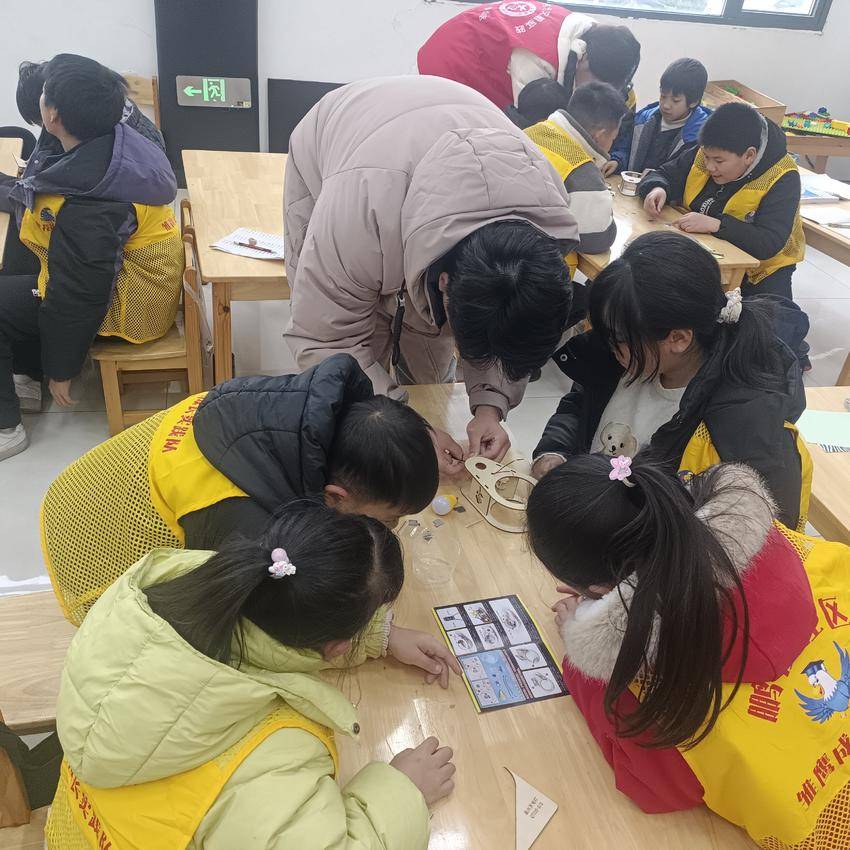 鹏程社区“童伴之家”开展“探秘盐水发电·乐享田园科普”主题活动.docx